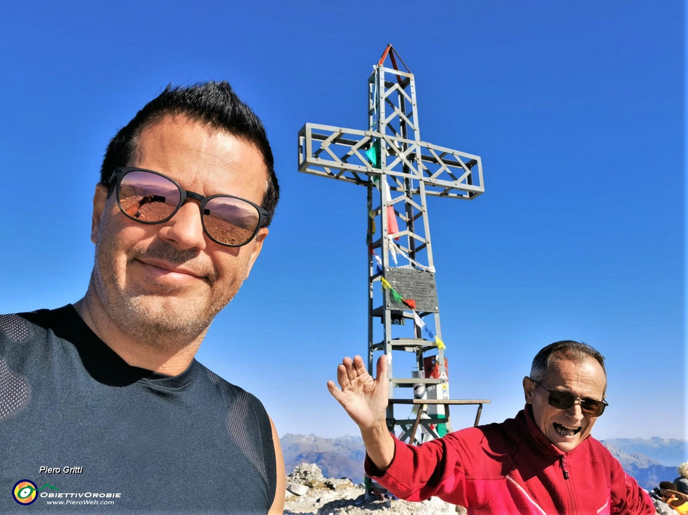 46 Alla croce di vetta del Pizzo Arera (2512 m).jpg